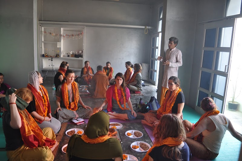 Varanasi Cosmic Energy Centre . — Yoga in 72V3+XX